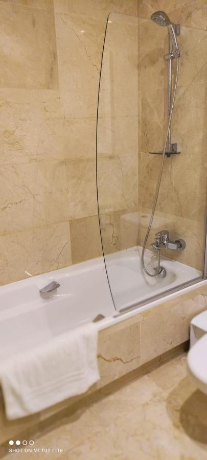 Bevs Ground Floor Roda Golf Apartment! سان خافيير الغرفة الصورة